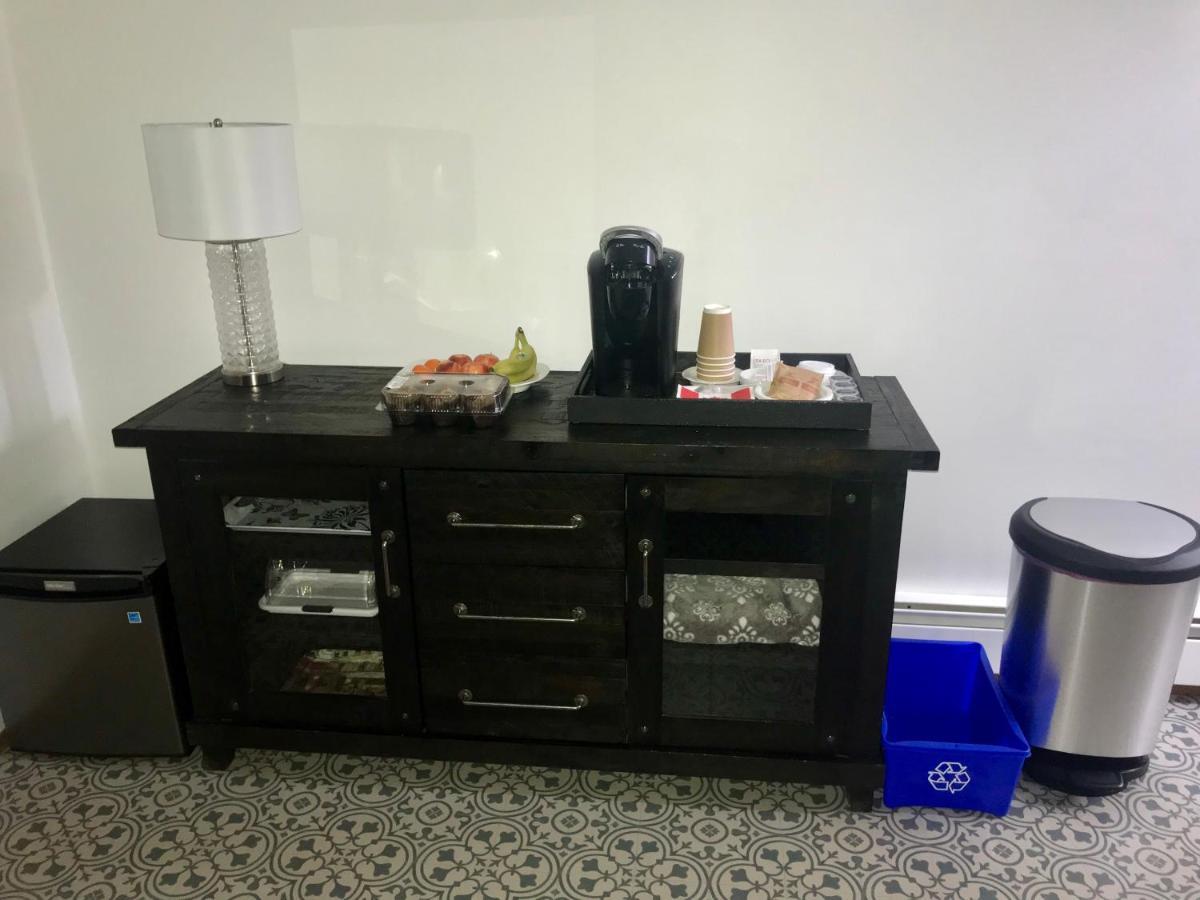 Our Cabin Bed & Breakfast 옐로나이프 외부 사진
